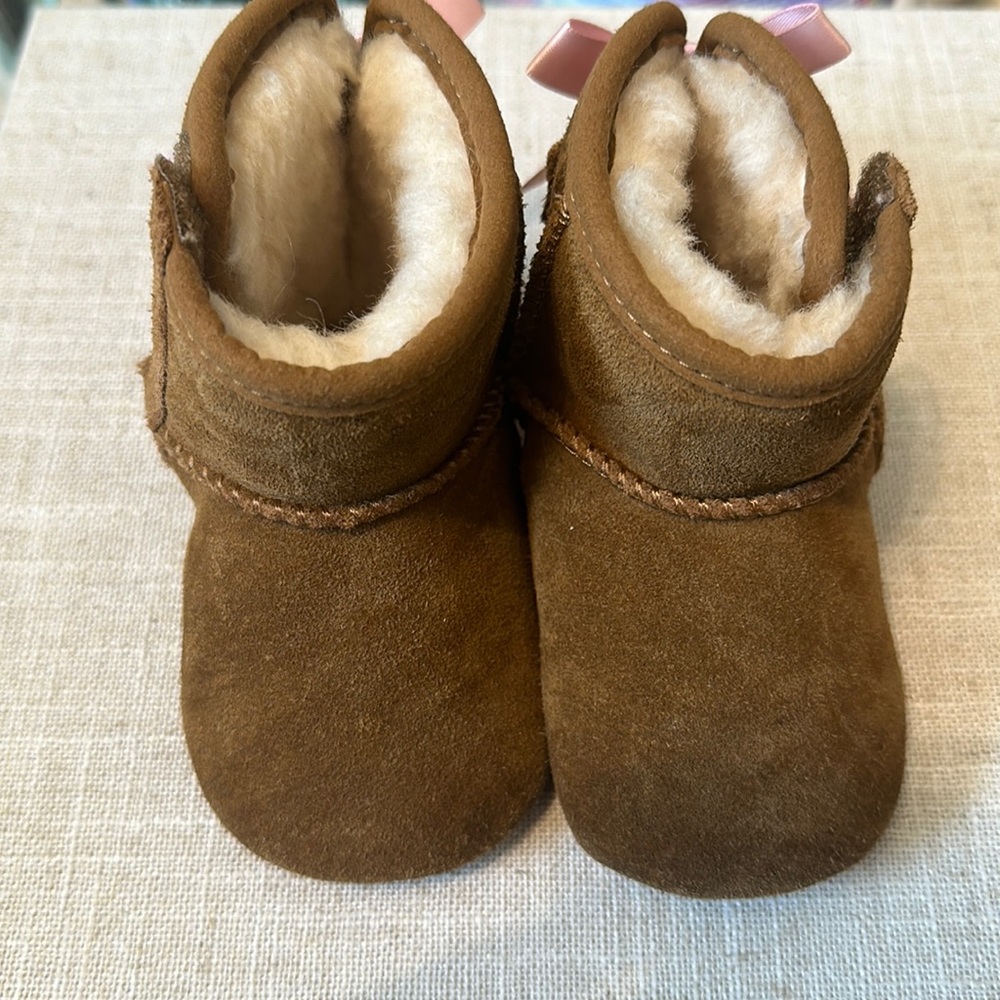 UGG chestnut boots pink ribbons baby size 2/3